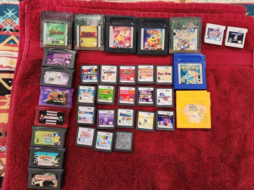 Huge Nintendo Retro Game Lot (GB. GBC, GBA, NDS, N3DS) And Link Cables!