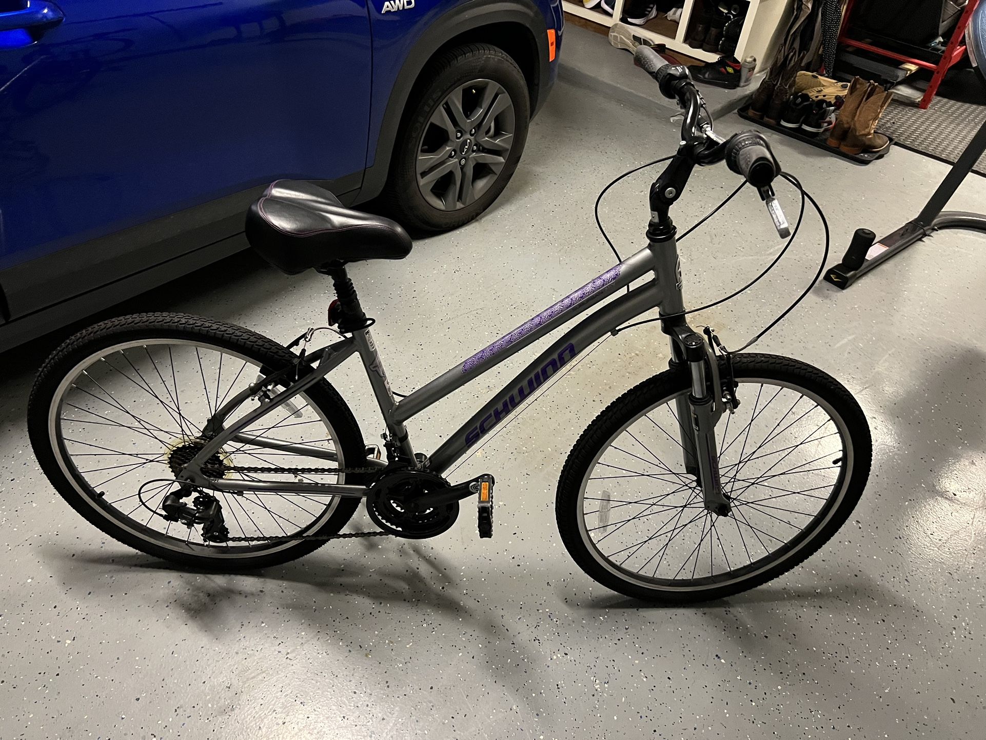 Schwinn Women's Suburban ALX 26” Hybrid Bike