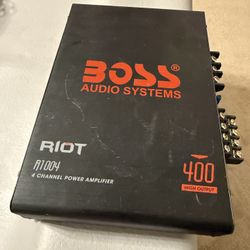 Boss 400 watt 4 channel amplifier 