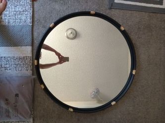 Round mirror