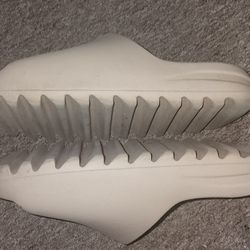 Yeezy Slide  size 10