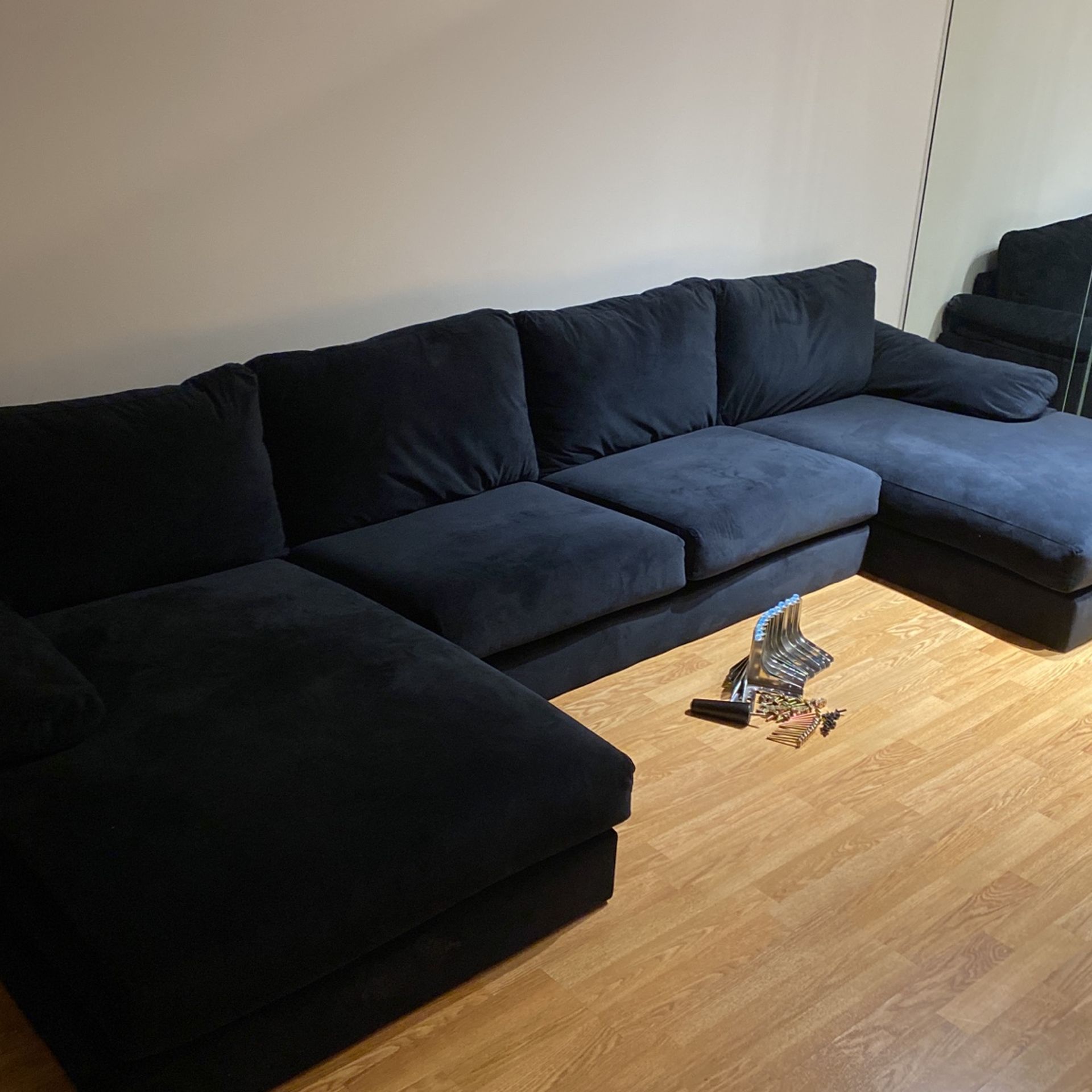 Demarcus 130.5" Wide Symmetrical Sofa & Chaise