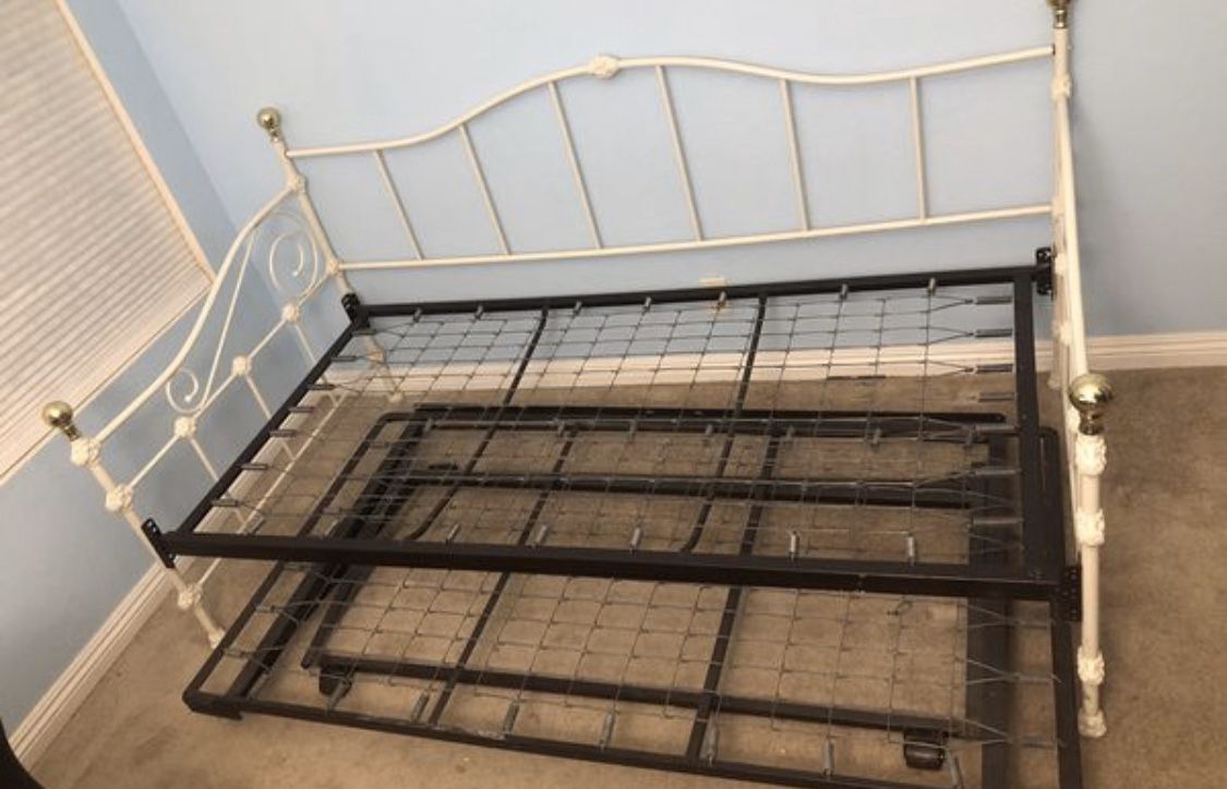 Twin trundle bed w/mattress