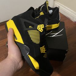 Jordan 4 Thunder size 9.5 Men