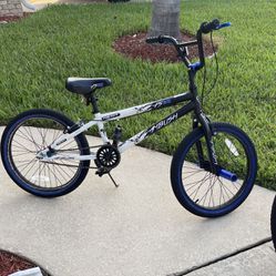 Kent Bicycles 20" Boy's Ambush BMX Child Bike, Black/Blue.