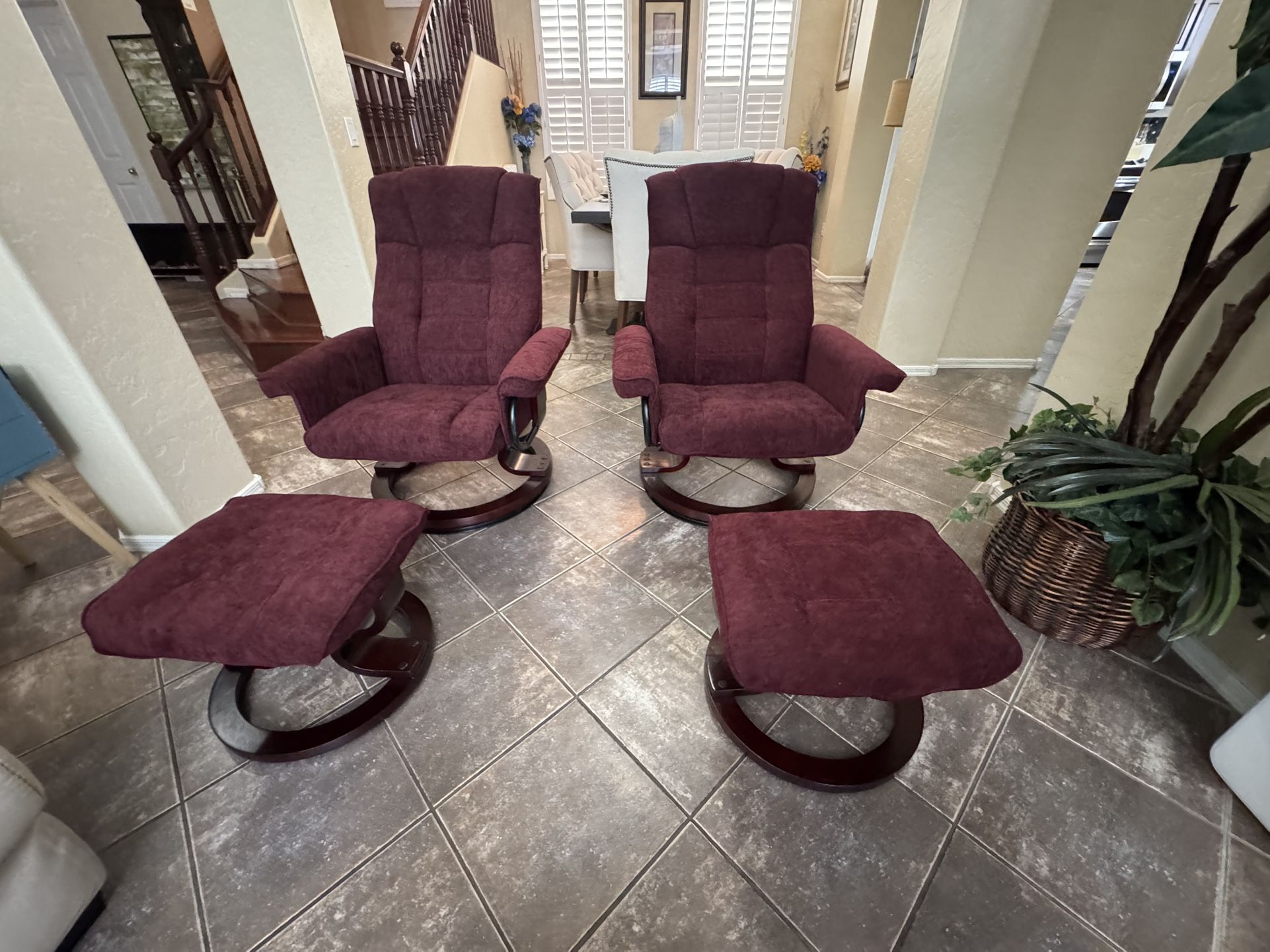 Beautiful set of two swivel recliner chairs with Ottomans in excellent condition
