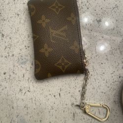 louis vuitton pouch
