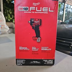 M18 FUEL 1/2 COMPACT IMPACT WRENCH