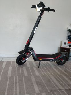 Scooter Navee xt5 pro reg $1500 sale $750 firm.