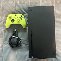 Xbox series X (no box) Controller included  OBO
