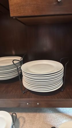 8” plates 10.5 plates