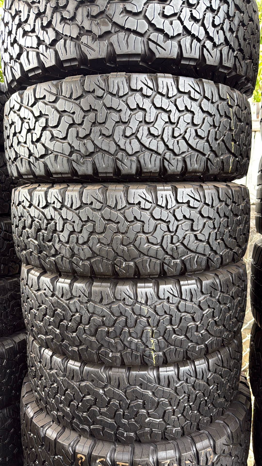 SET BFGOODRICH ALL-TERRAIN KO2 (4) 225-65 R17 Lt