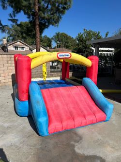 Kids bounce house