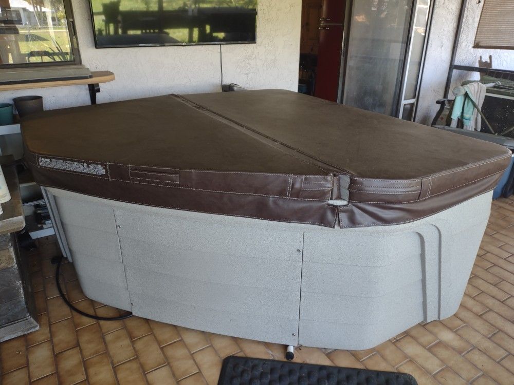 *pending Sale* Freeflow TriStar Spa/Hot Tub