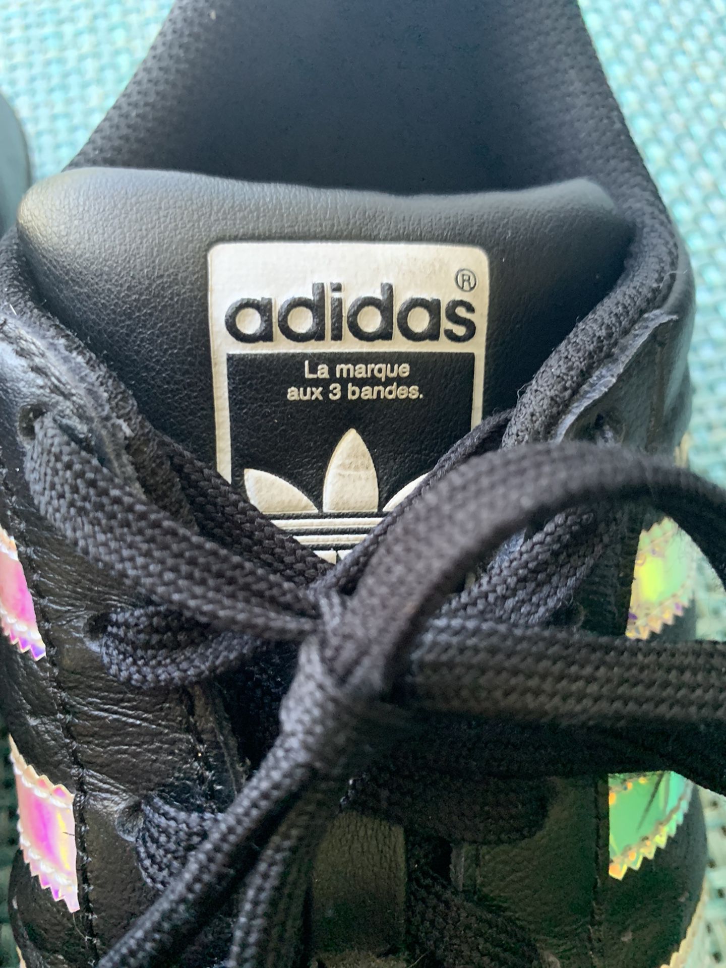pedir Perder la paciencia Intolerable Girls 4.5 ADIDAS SuperStar Shell Toe Black w/ Iridescent Stripes for Sale  in Fort Lauderdale, FL - OfferUp