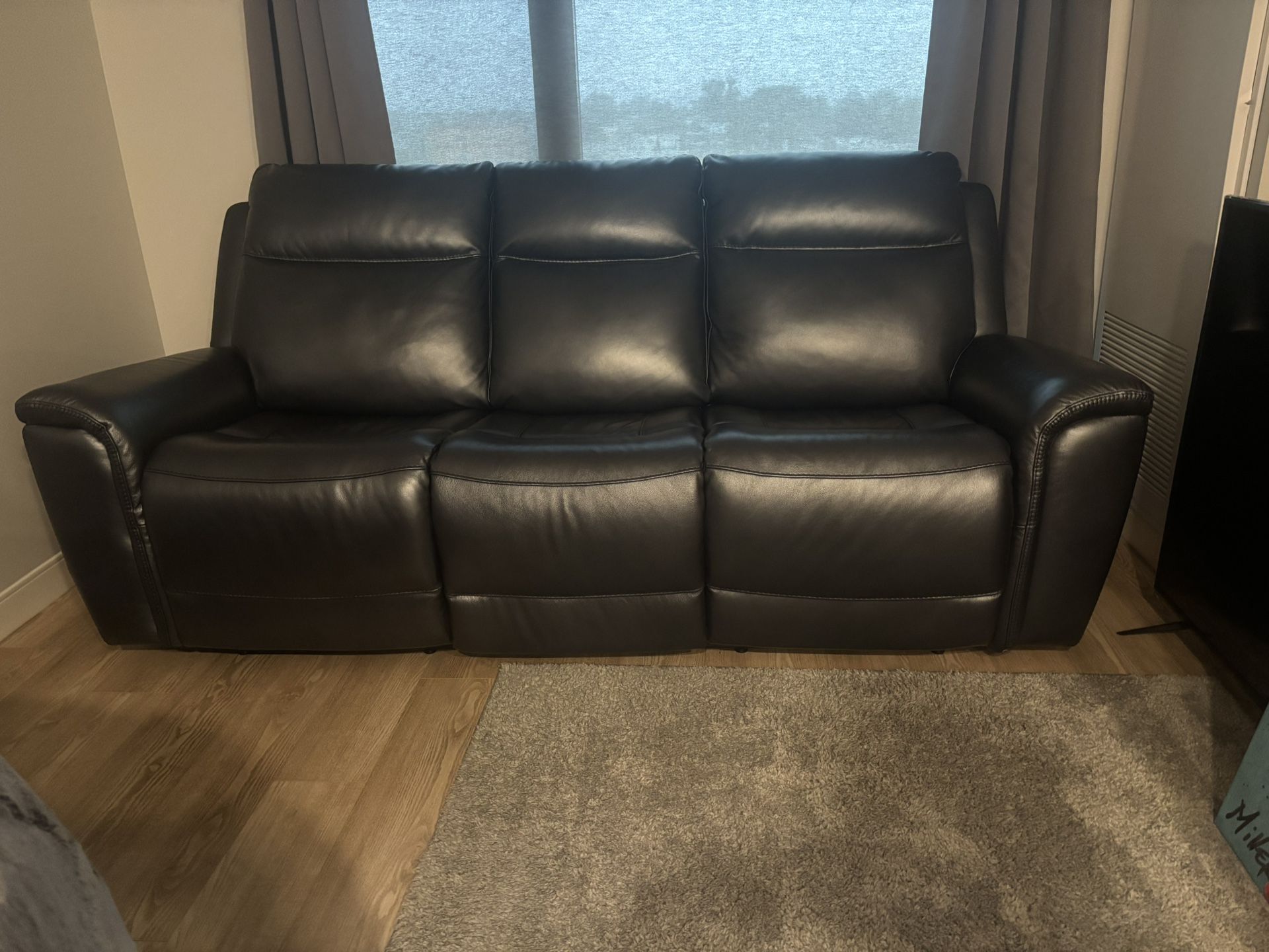 Power Sofa Recliner with Power Headrests — Like New Condition