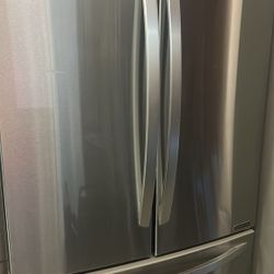 LG French Door Refrigerator With Water & Ice