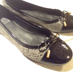 Beautiful Tory Burch flats size 8