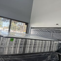 QUEEN SIZE RESTONIC (FIRM) MATTRESS & BOX SPRING BED SET