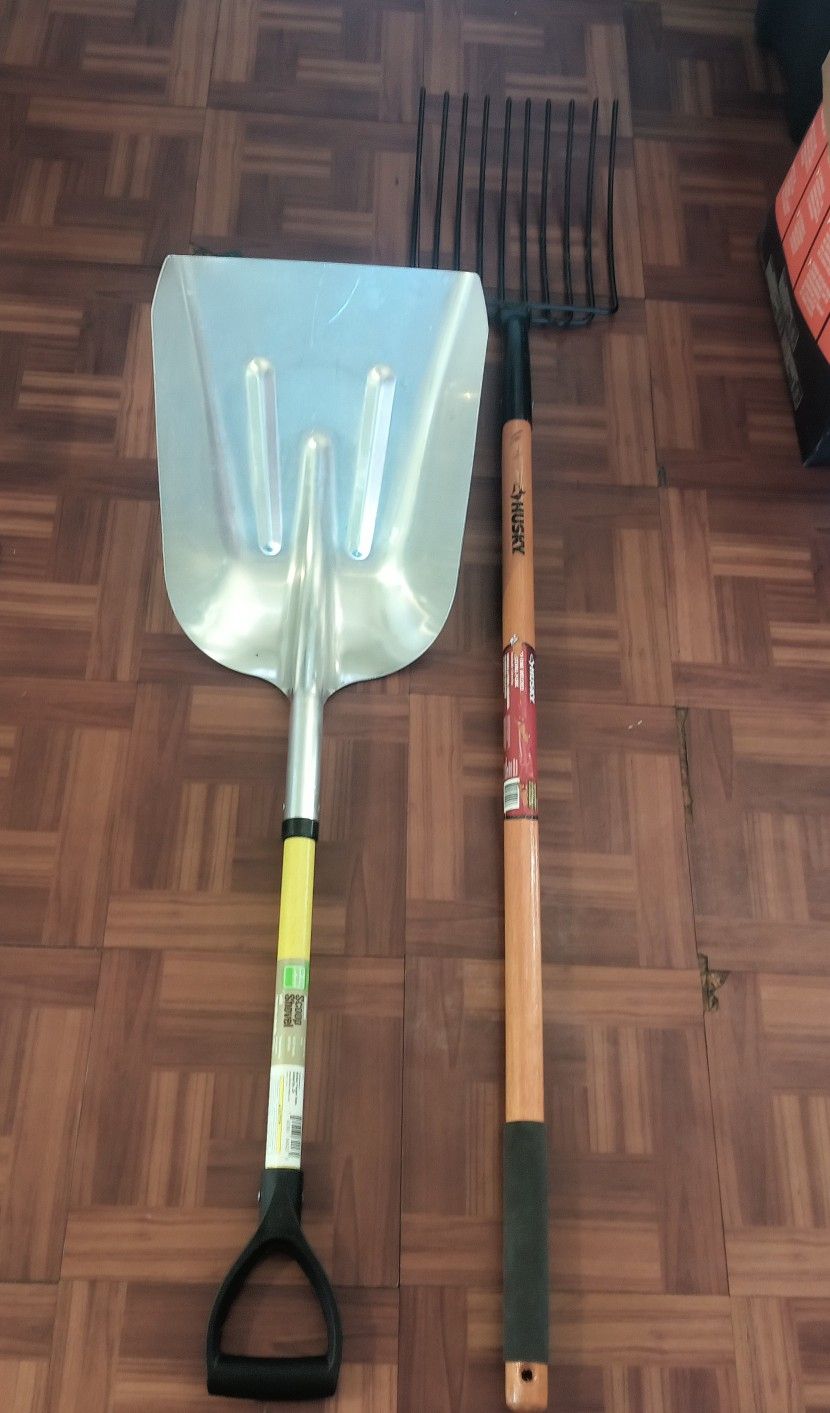 Heavy Duty Pitch Fork And Scoop Shovel