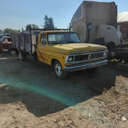 1970 Ford F350 Flatbed Truck