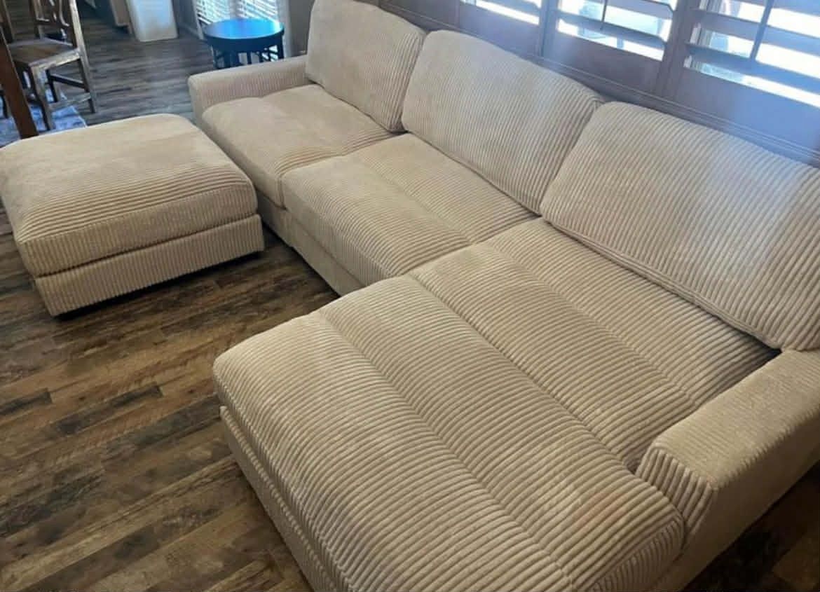 New Large Modular Sectional Couch with Ottoman! Comfy Chaise! Free Delivery 🚚!!