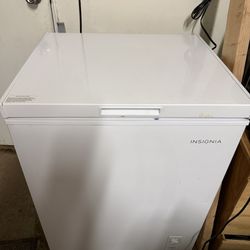 Insignia 5Cu Ft freezer