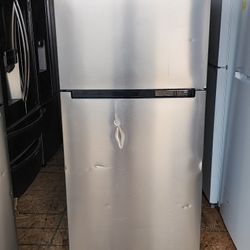 BRAND NEW Vissani
18 cu. ft. Top Freezer Refrigerator in Stainless Steel, Garage Ready