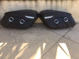Harley Davidson saddlebags off a 01 road king