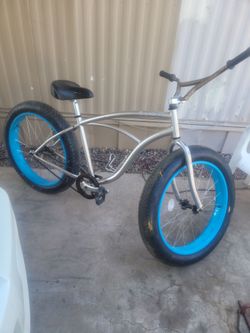 Baja Cruz with wide tires and blue rims