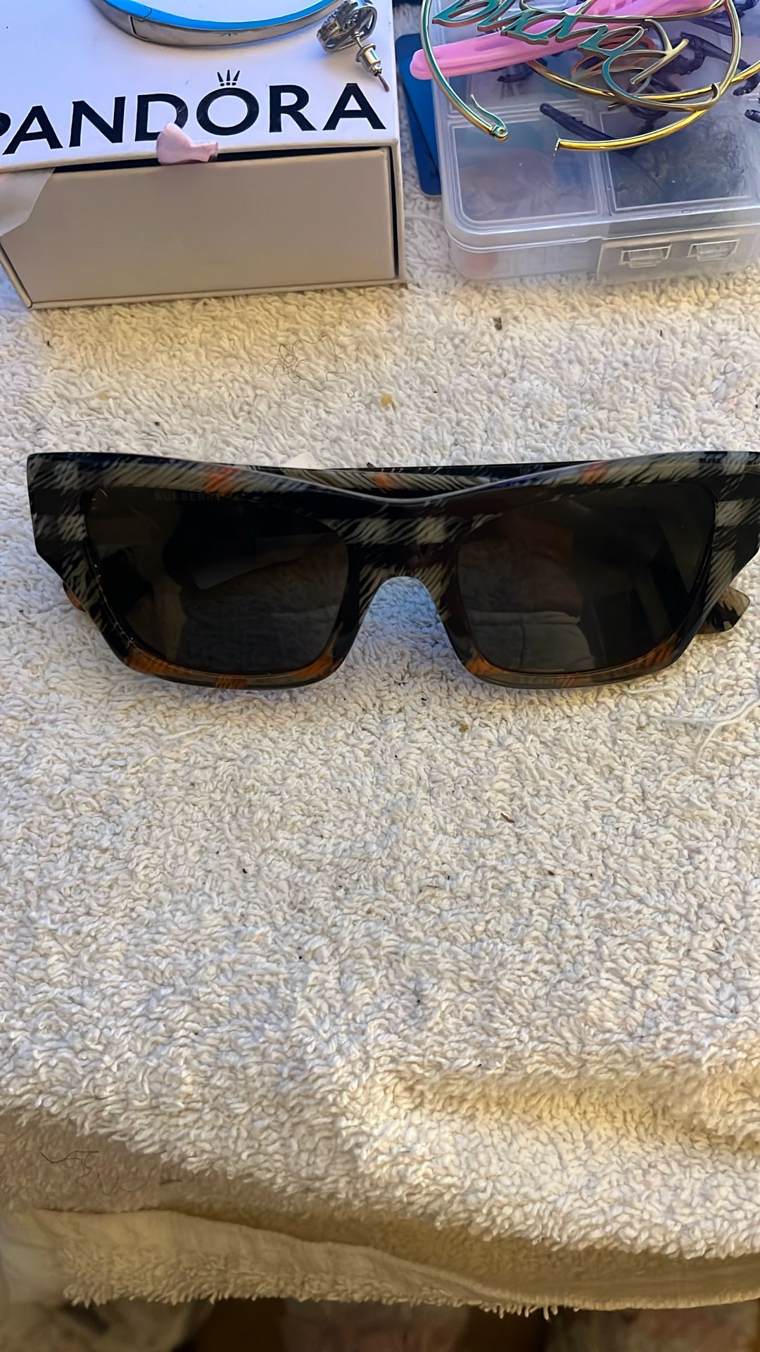 BRAND NEW BURBERRY SUNGLASSES
