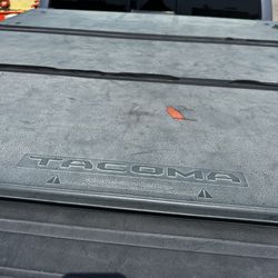 Toyota Tacoma 5ft Bed Cover OEM
