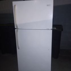 FRIGIDAIRE TOP AND BOTTOM APARTMENT SIZE 