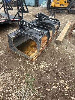 2025 John deer heavy duty grappler smooth bucket