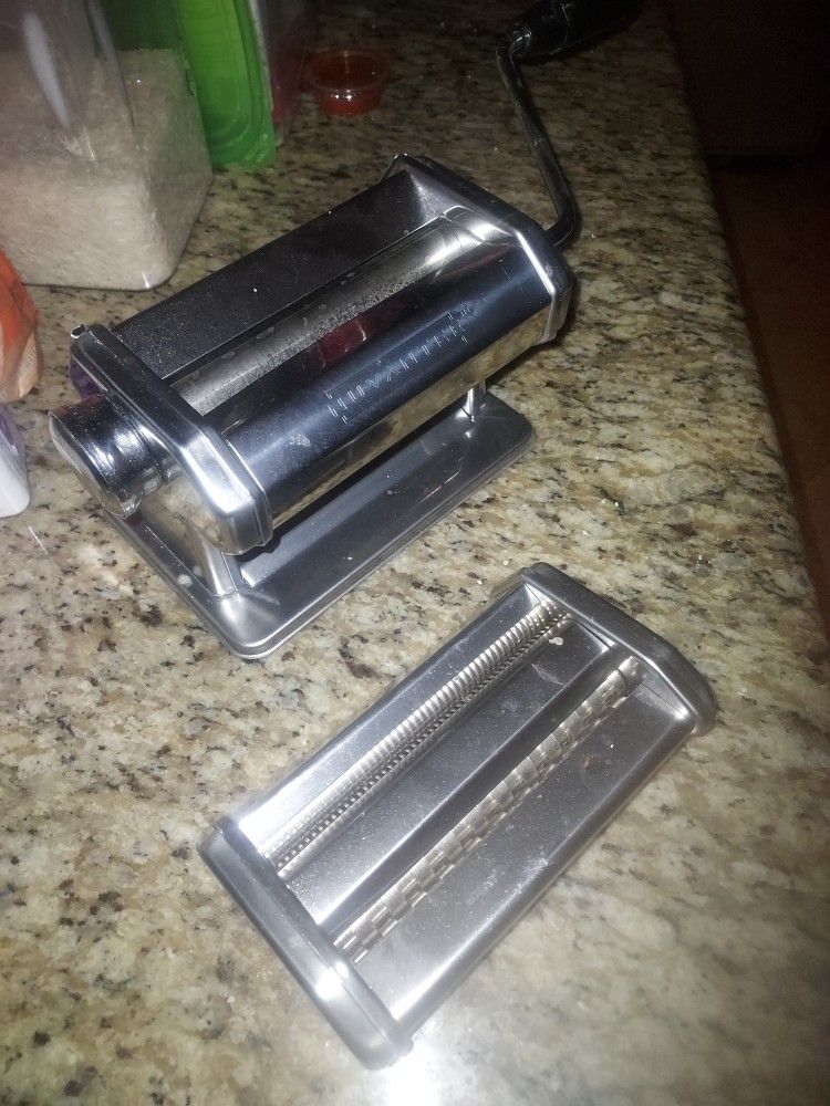 PASTA ROLLER...NEW