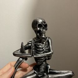 Namaste yogi skeleton 