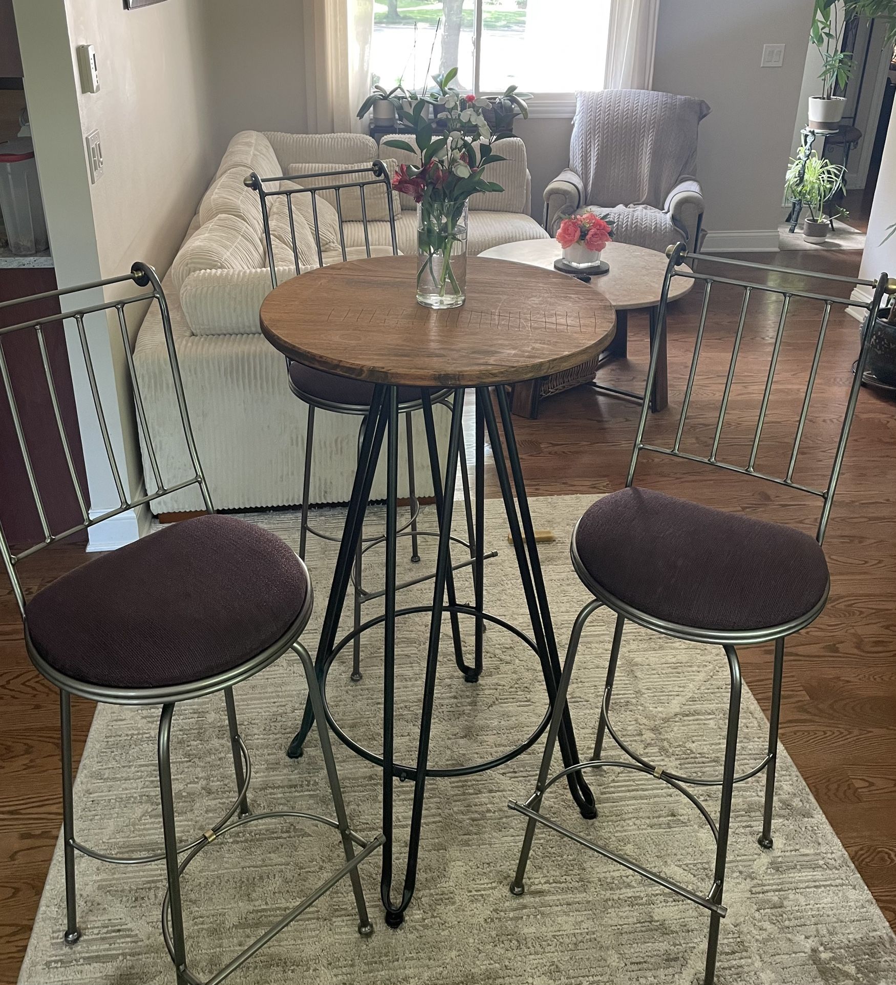 Beautiful Set Of 4- Bar Table & 3 Bar Stools -For All $80!