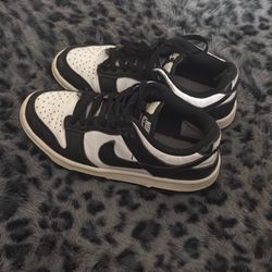 nike panda dunks 