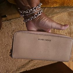 Mint 9x4 wallet M Kors Long Wallet