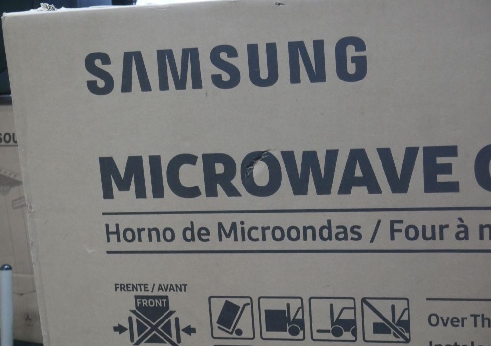 Microwave Samsung black and stainless steel ME17R7021EG NEW 885820-1