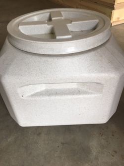 Food storage container