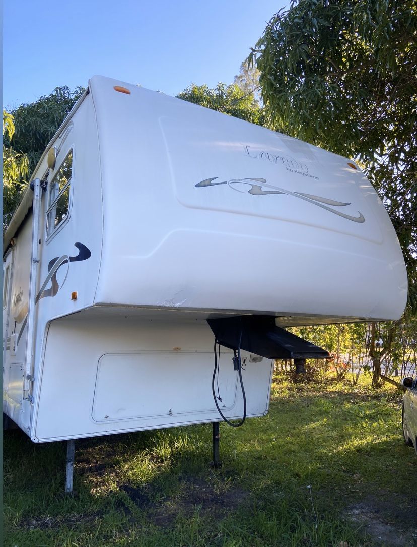 Laredo keystone 5th wheel