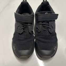 Black On Clouds Youth Size 1.5 
