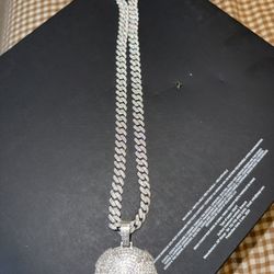 Moissanite Chain And Pendant 