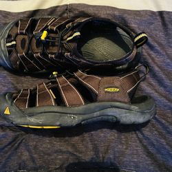 KEEN HIKING SANDALS