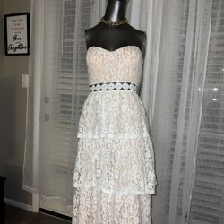 Lulu’s Lace Beige/White Strapless Dress