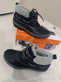 Brand NEW women boots size 7 with box, waterproof