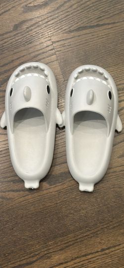 Shark Slides, Size 42-43