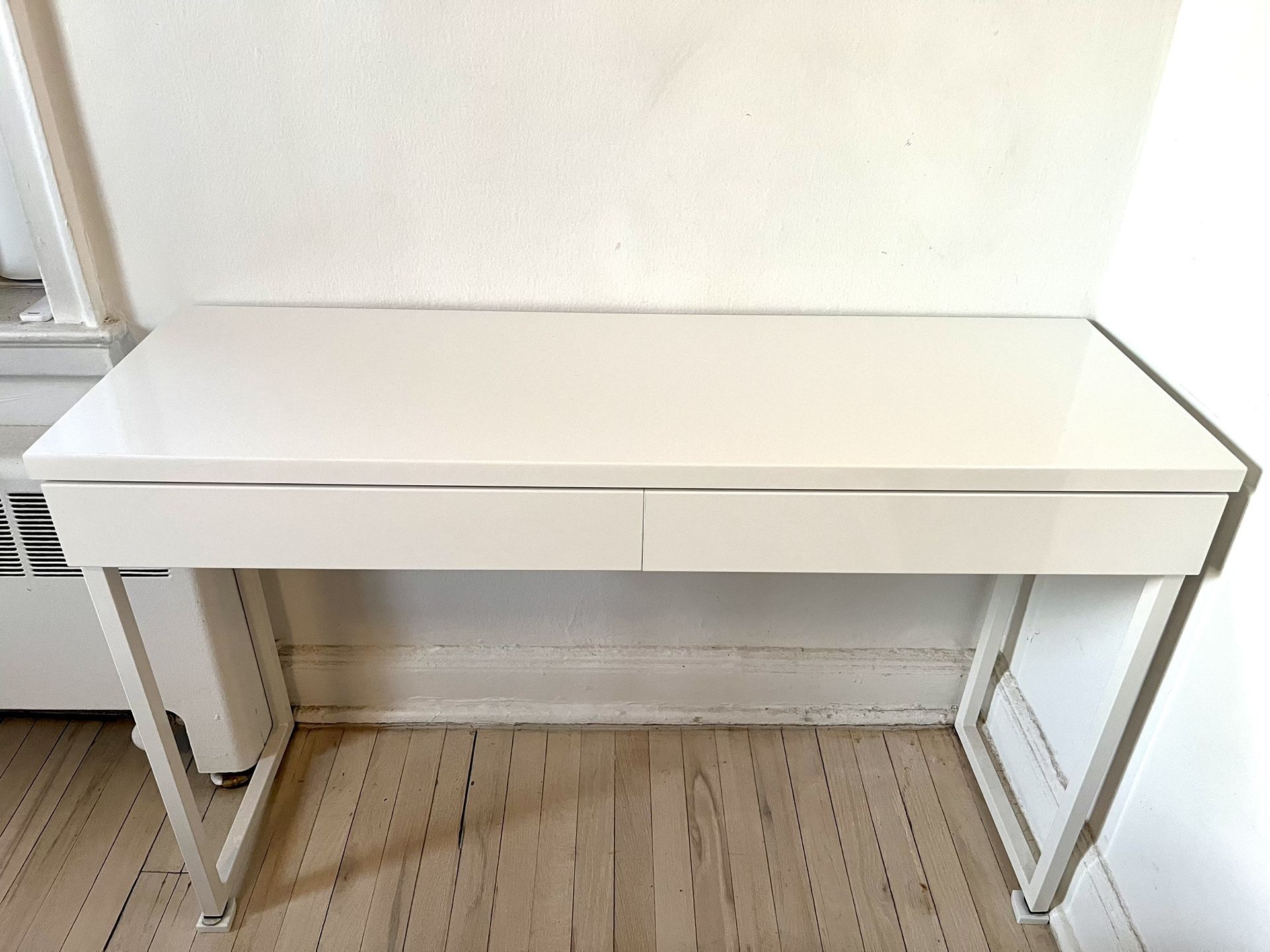 IKEA Besta Burs Desk, high gloss white - 47 1/4x15 3/4 