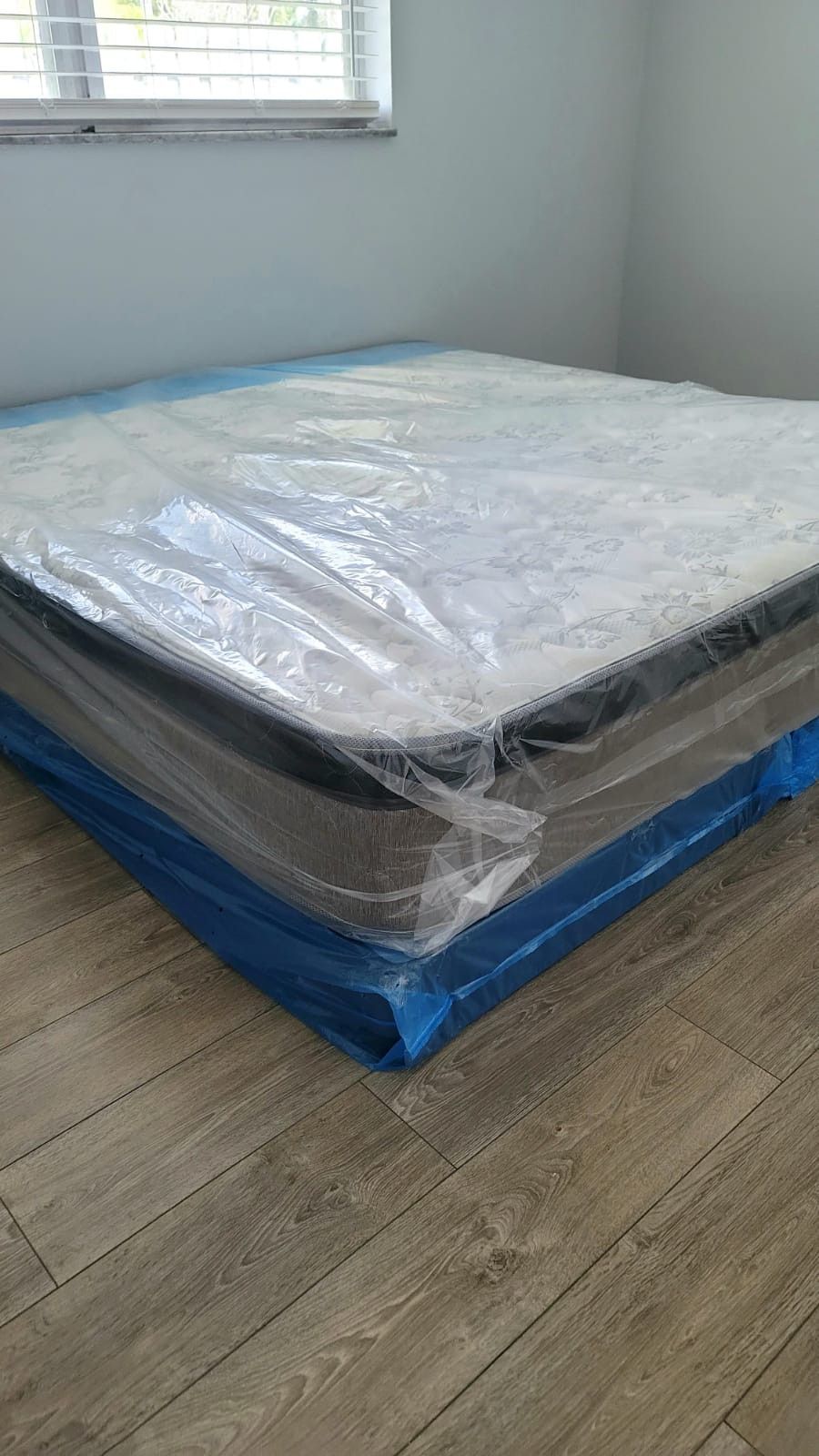 NEW KING PLUSH PILLOW TOP MATTRESS. Bed frame is not available. Take it home same day 👍